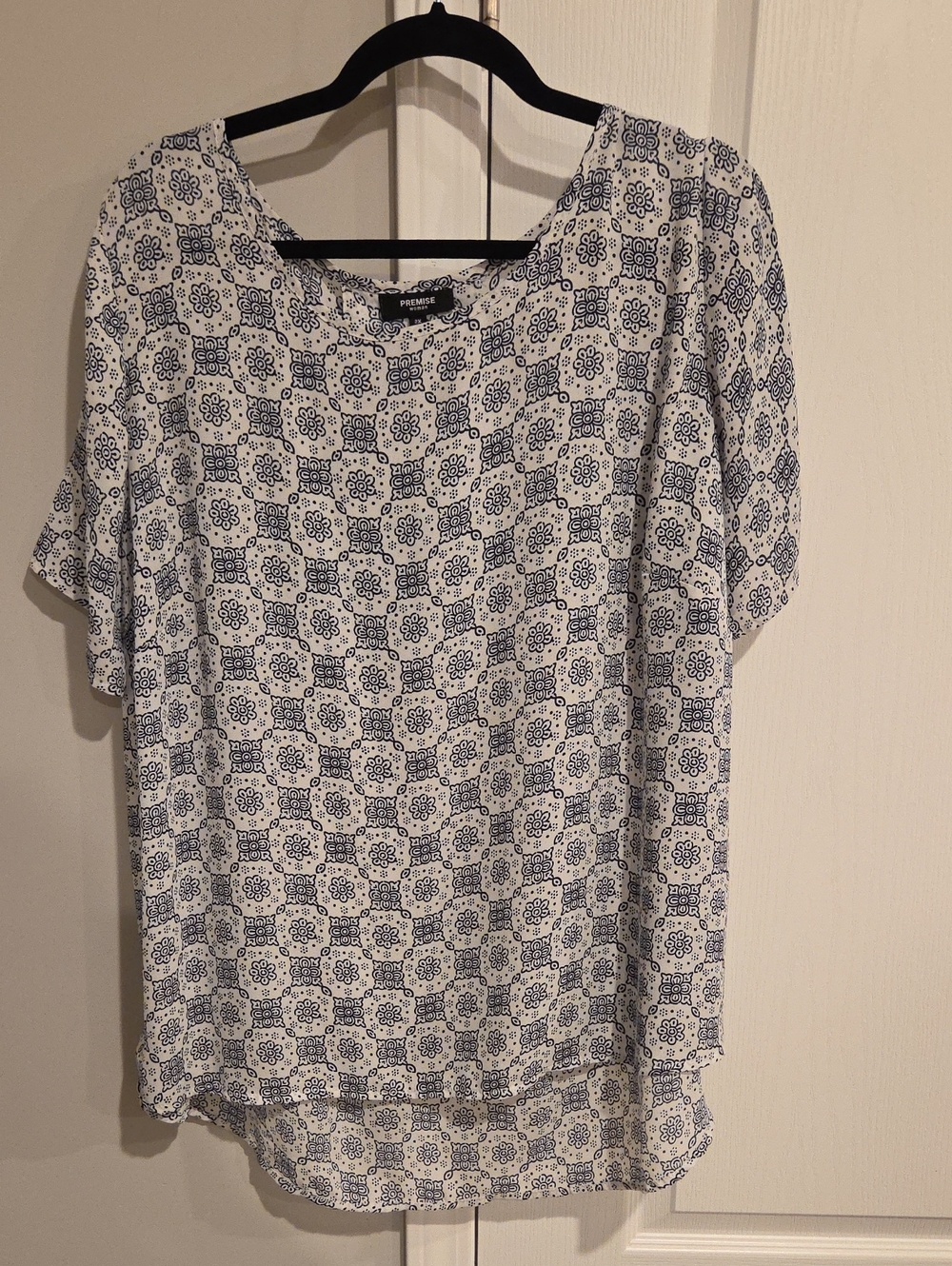 Premise White & Blue Patterned Short-Sleeve Blouse
